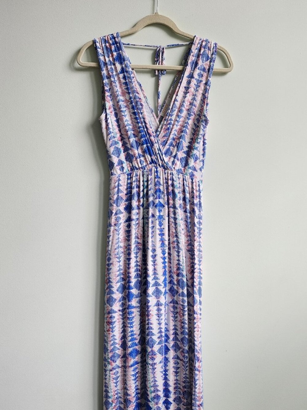 Size M Renee C. White Multicolor Printed Rayon V-Neck Sleeveless Maxi Dress